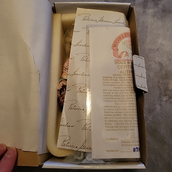 World Gallery Kenlee porcelain numbered doll - Picture 3 of 12